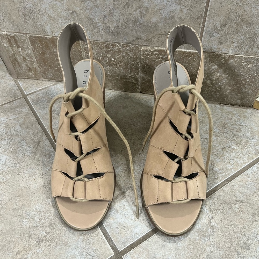 Hinge women’s lace up heels. Size 8